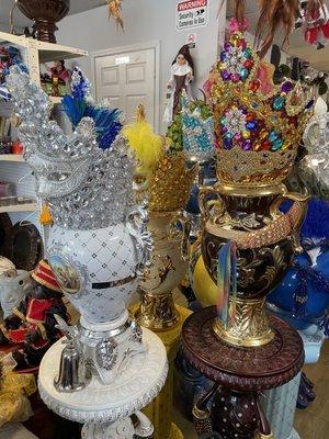 Coronas para yemalla,oshun ,chango,obatala y oya . Soperas ,pedestales y collares . -tienda esotérica