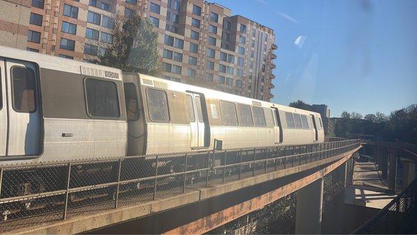 WMATA Alstom 6000 series departing from Huntington to go to King St Old Town with final destination New Carrollton