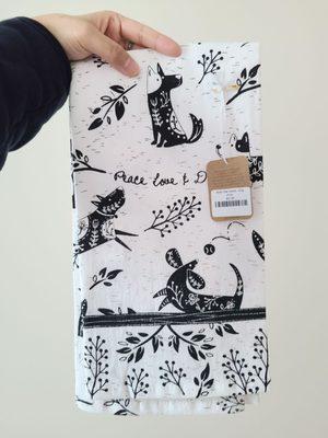 Dog-themed tea towel, very cute!