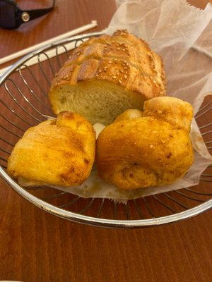 Fresh warm bread and garlic knots served as soon as you sit down