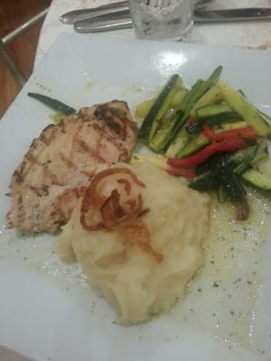 Chicken and mashed potato. Standard veggies.