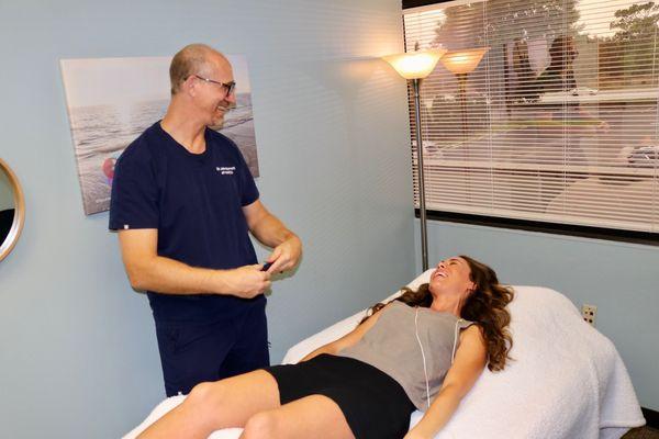 Dr. Barnett Orlando Acupuncture treatment