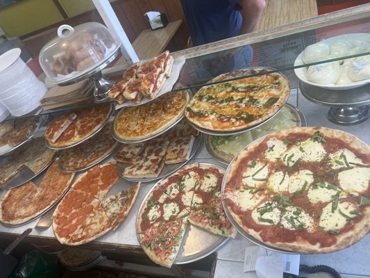 A wide variety of real Italian pizzas! Please all of them specially the margherita pizza