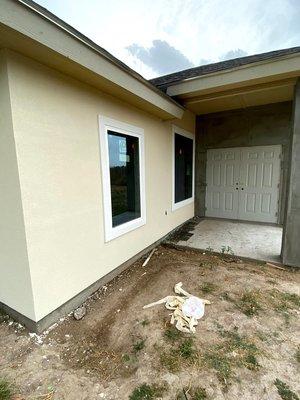 Stucco finish application with afine texture finish