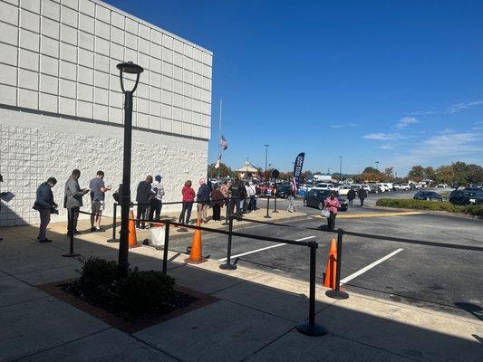 Slightly long line. In line on side of the building.