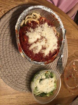 Spaghetti with mushroom sauce and a side salad