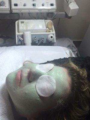 Deep cleansing European facial