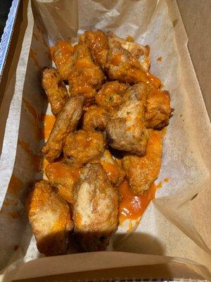 Sorry ass wings!! No sauce yet again... Order hot wings not plain wings!!