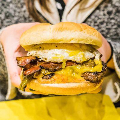 Fried egg. Bacon. Green chili. Burger. YUM Instagram: EatDrinkNRepeat