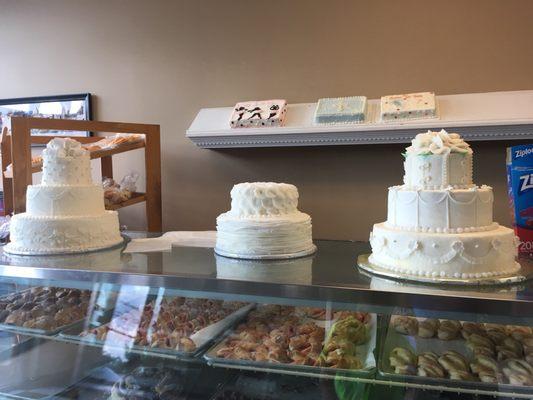 Pastry case and cakes