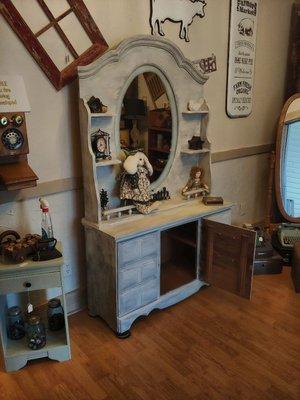 Dragon-Craft Creations Craft & Cosignment Shop