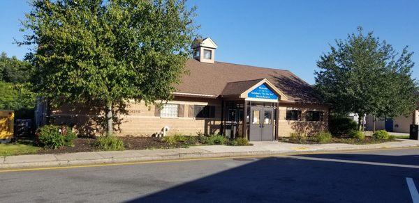 Pretty nice rest area building -- except that it's only open 9 am to 5 pm.