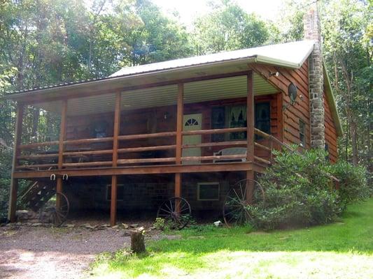 Secluded Rustic Cabin Located in the Scenic hills of Garrett County MD