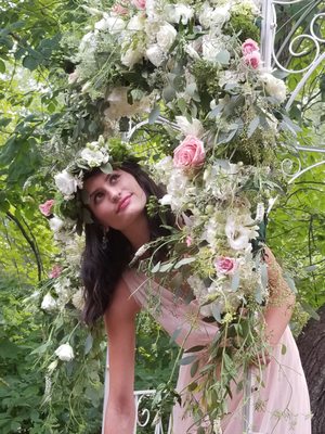 Gorgeous flower crown and gazebo florals!