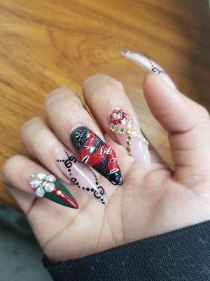 #Gucci nails #blinged-out #3D snake