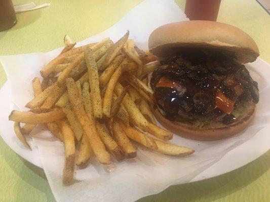 Bourbon burger without bacon and, seasoned fries.