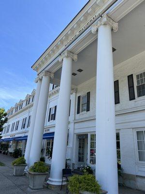 The front of the Nellie Frost Cafe next to Boone Tavern, on Berea College Square.