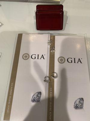 From GIA, and EGL certified diamonds, to everyday diamond and 14kt gold huggies.