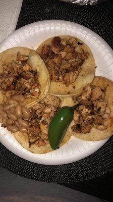 Chicken tacos with a grilled jalapeño and some pinto beans! Full of flavor, absolutely delicious