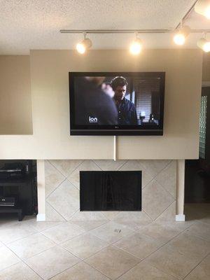 Above fireplace tv installation in Maitland area.