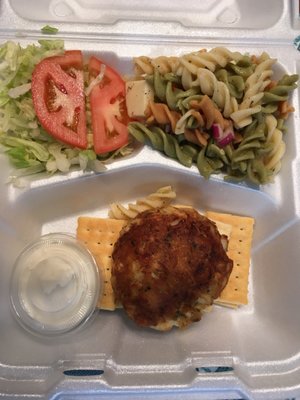 Crab cake with pasta salad