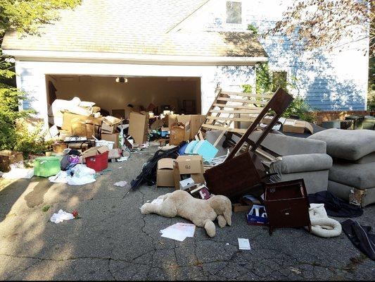 Full-Service Junk & Trash Removal. We provide services for residential and commercial customers. FREE ESTIMATES & NEGOTIABLE PRICING! Call N