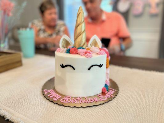 Stella's Custom Cakes