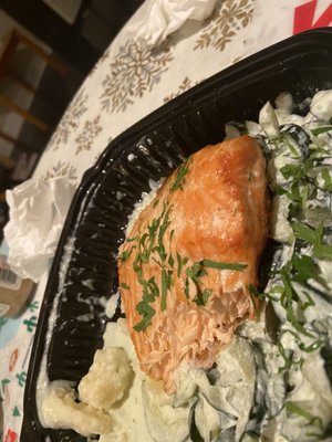 Roasted Salmon with cucumber and dill sauce