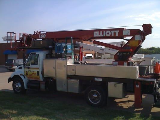 65 Foot Elliott Crane Truck