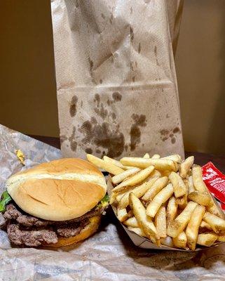 Classic burger with fries - carry out