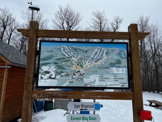 Trail map at summit, showing open/grooming status too!