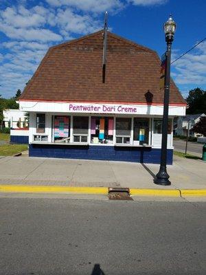 This is the front. The spot to sit and eat is to the left and the Mini Golf is just around the corner on the right.