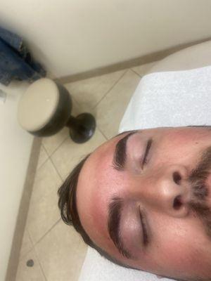 Eyebrow Wax (Clean Up)