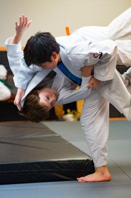 Learn takedowns and throws that apply to Wrestling, Judo and Brazilian Jiu-Jitsu.