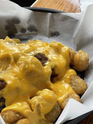 Hamburger/cheddar horseshoe with tots