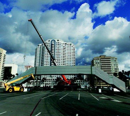 120 Ton Liebherr LTM1100-L Crane setting up the bridge for the Long Beach Grand Prix