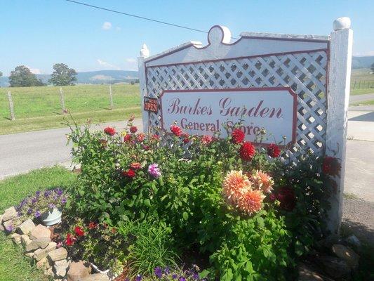 Burke's Garden Gen Store