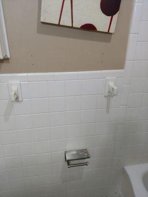 Missing towel bar in main bath.