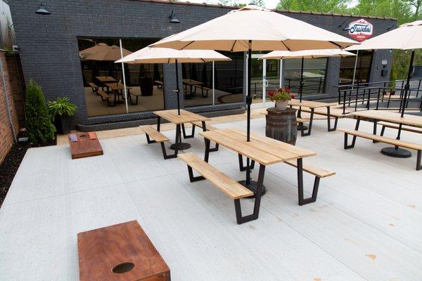 Patio with 4 picnic tables and cornhole!