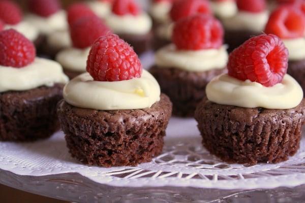 Chocolate brownie bites with seasonal fruit