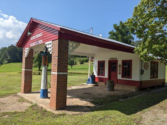 Silver Springs Filling Station, Landrum