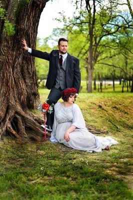 Never would know this wedding was a small courthouse affair and that this location was just a few steps from it! Always get creative!