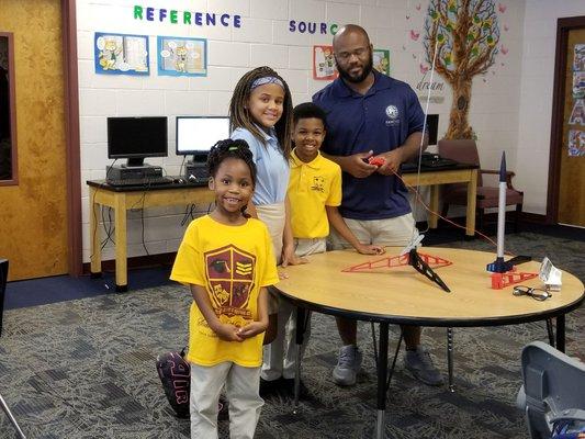 STEAM SCHOLAR CLUB after school program. Rocket day