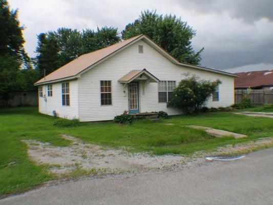 Charming 3 Bedroom 2 Bath located in a convenient location in Rector. $49,900