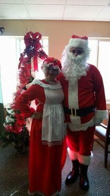 Mr and mrs Claus came to visit Lantern Crest during the holidays!