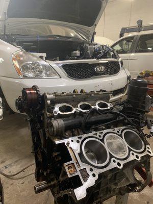 Kia Sedona is getting the motor rebuilt by our mechanic Juan.