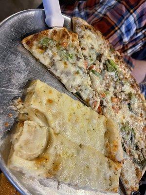 Thin crust Vinaigrette Pizza and street bread