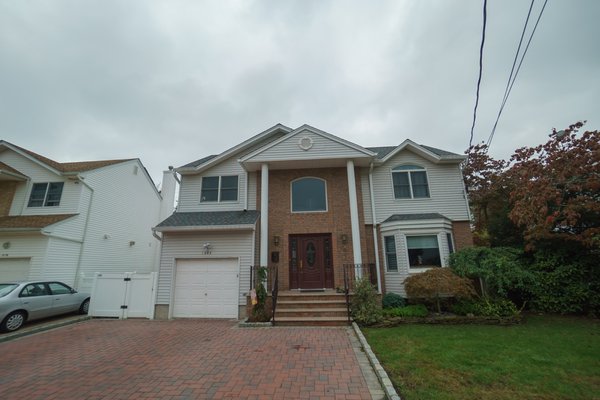 New Hyde Park, NY - Listing Sold at 97.5% of Asking in 2 wks.