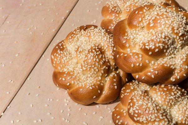 chorek/choreg
sweet sesame bread