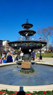 Ornamental Water Fountain (12/10/22). #RiverviewFiskPark #JerseyCity #NewJersey #Park